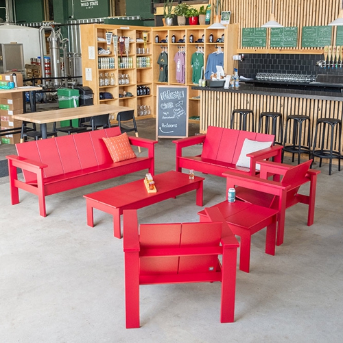 Una sala de jardin de plastico reciclado en una tienda