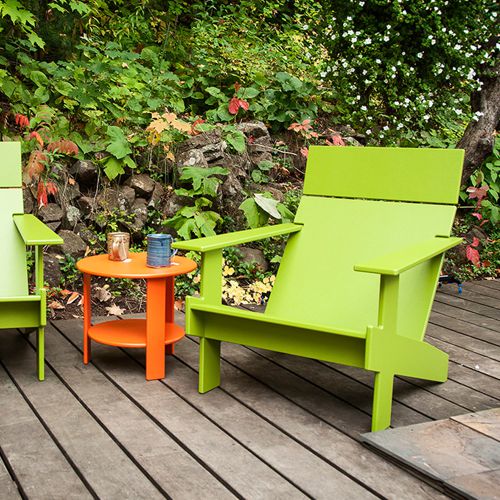 Muebles de colores para exterior de la coleccion Lollygagger